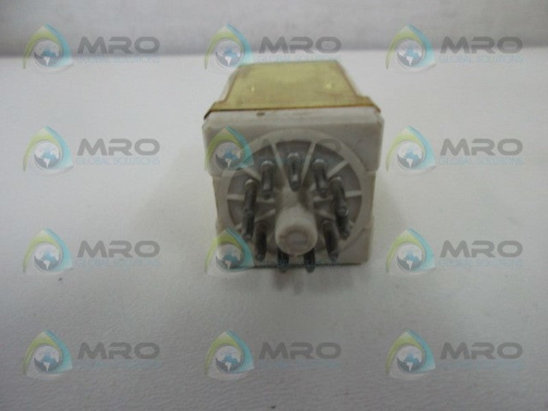 IDEC RR3PA-U RELAY 240VAC  UNMP