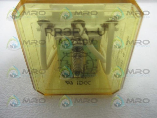 IDEC RR3PA-U RELAY 240VAC  UNMP