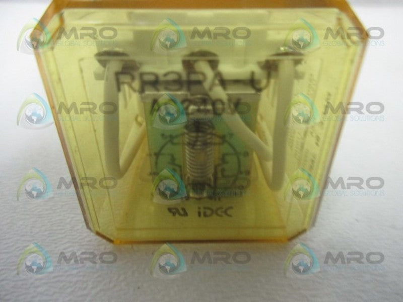 IDEC RR3PA-U RELAY 240VAC  UNMP