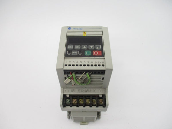 ALLEN BRADLEY 160-BA03NPS1 SER. C F/W 7.04 380-460V 2.8A UNMP