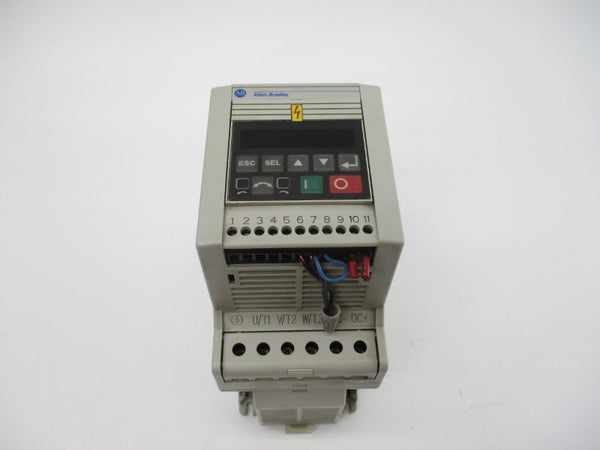 ALLEN BRADLEY 160-BA04NPS1 SER. C F/W 7.04 380-460V 4.6A UNMP
