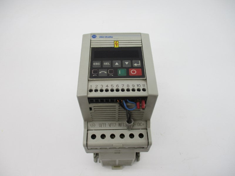 ALLEN BRADLEY 160-BA04NPS1 SER. C F/W 7.04 380-460V 4.6A UNMP