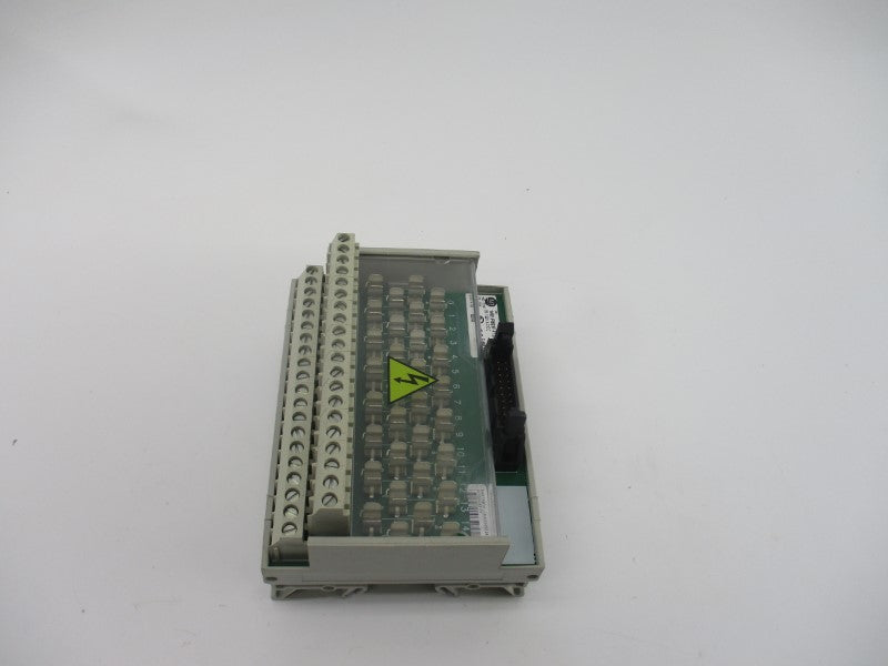 ALLEN BRADLEY 1492-IFM20F-F120-2 SER. A 85-132VAC/DC NSNP