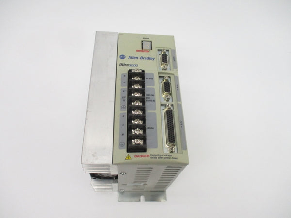 ALLEN BRADLEY 2098-DSD-020 F/W V1.32  120/240VAC 18A NSNP
