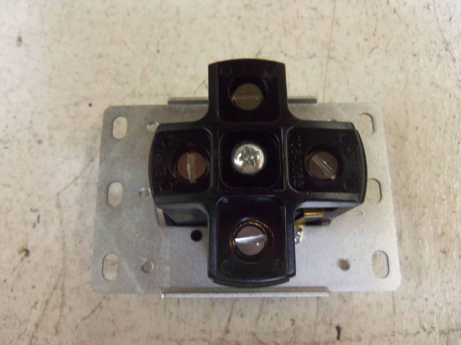 LOT OF 3  PASS & SEYMOUR 3864 DRYER RECEPTACLE NSMP