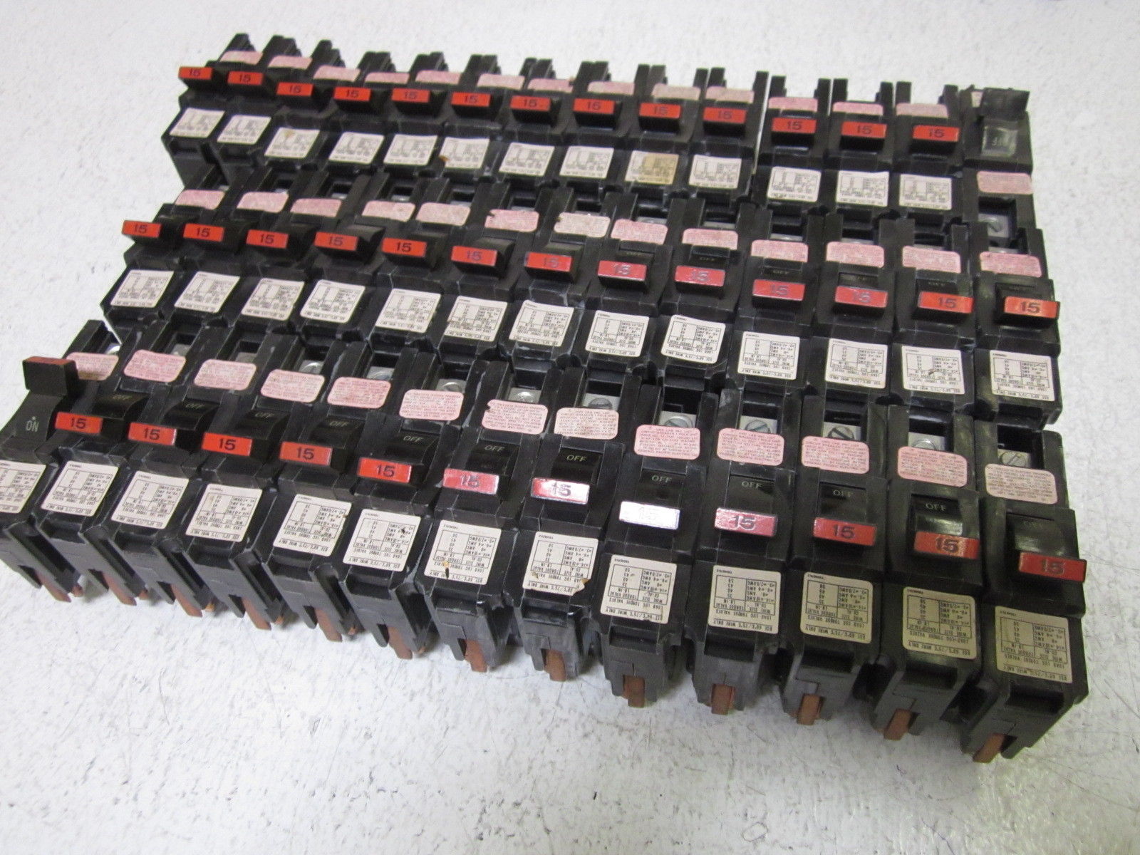 LOT OF 40 FEDERAL PACIFIC NASWD115 CIRCUIT BREAKER UNMP