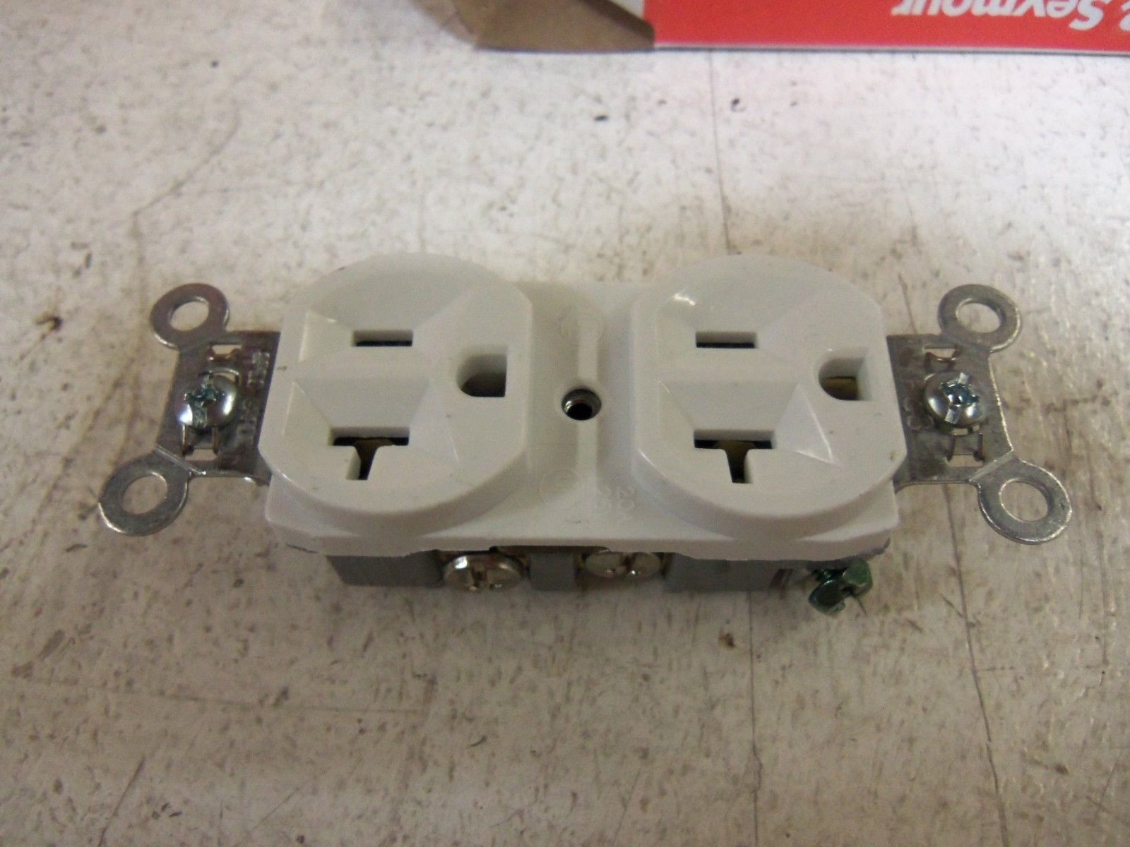 LOT OF 62  PASS & SEYMOUR BR20-W DUPLEX RECEPTACLE OUTLET NSMP