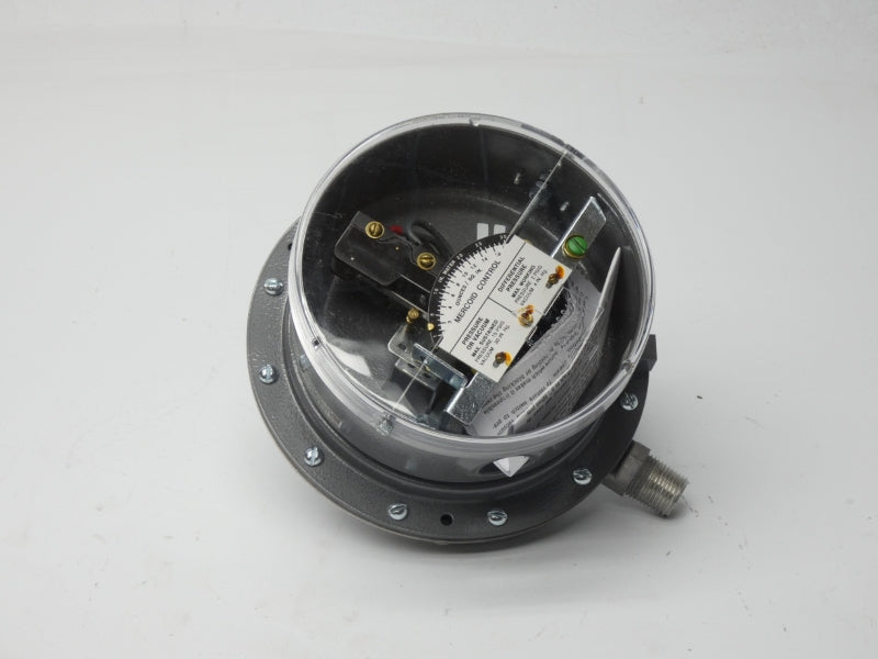 MERCOID PG-7000-153-P1 250VAC 8A 15PSI NSMP