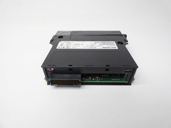 ALLEN BRADLEY 1756-IF8 SER. A REV. J01 F/W 1.5 24VDC UNMP