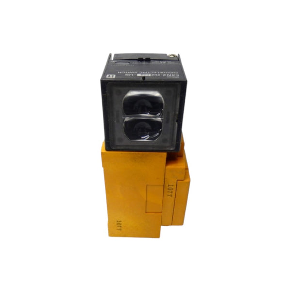 OMRON E3N2-D2E44-US 10-30VDC NSNP
