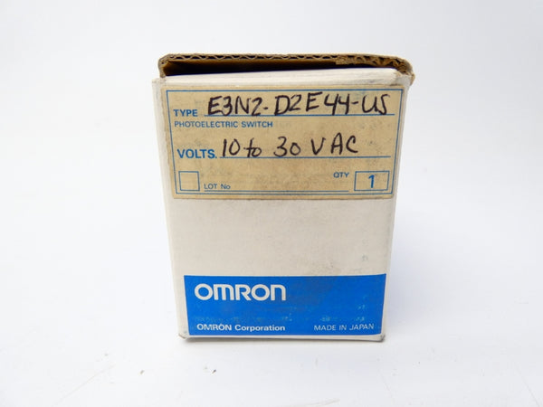 OMRON E3N2-D2E44-US 10-30VDC NSMP