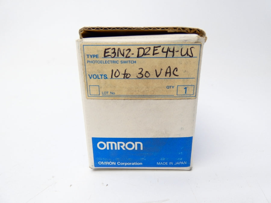 OMRON E3N2-D2E44-US 10-30VDC NSMP