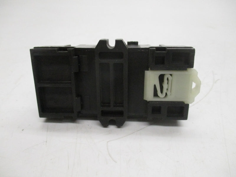 RELAY SOCKET 29513 NSNP