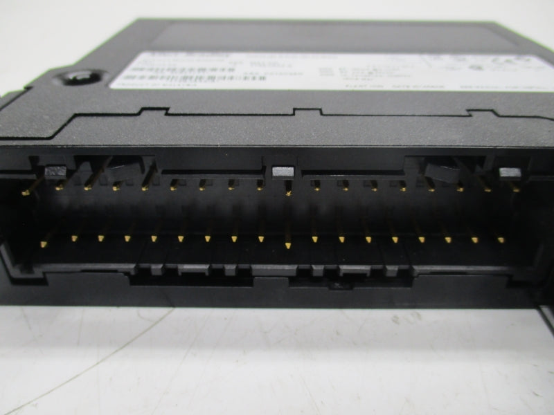 ALLEN BRADLEY 1756-IA32 SER. A F/W 3.003 120VAC NSMP