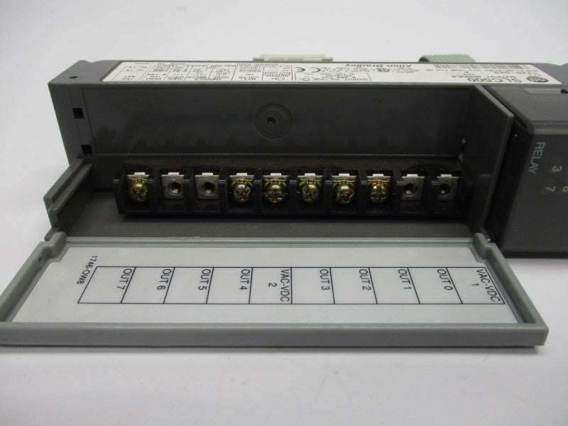 ALLEN BRADLEY 1746-OW8 SER. A 5-265VAC 15A (MISSING SCREWS) UNMP