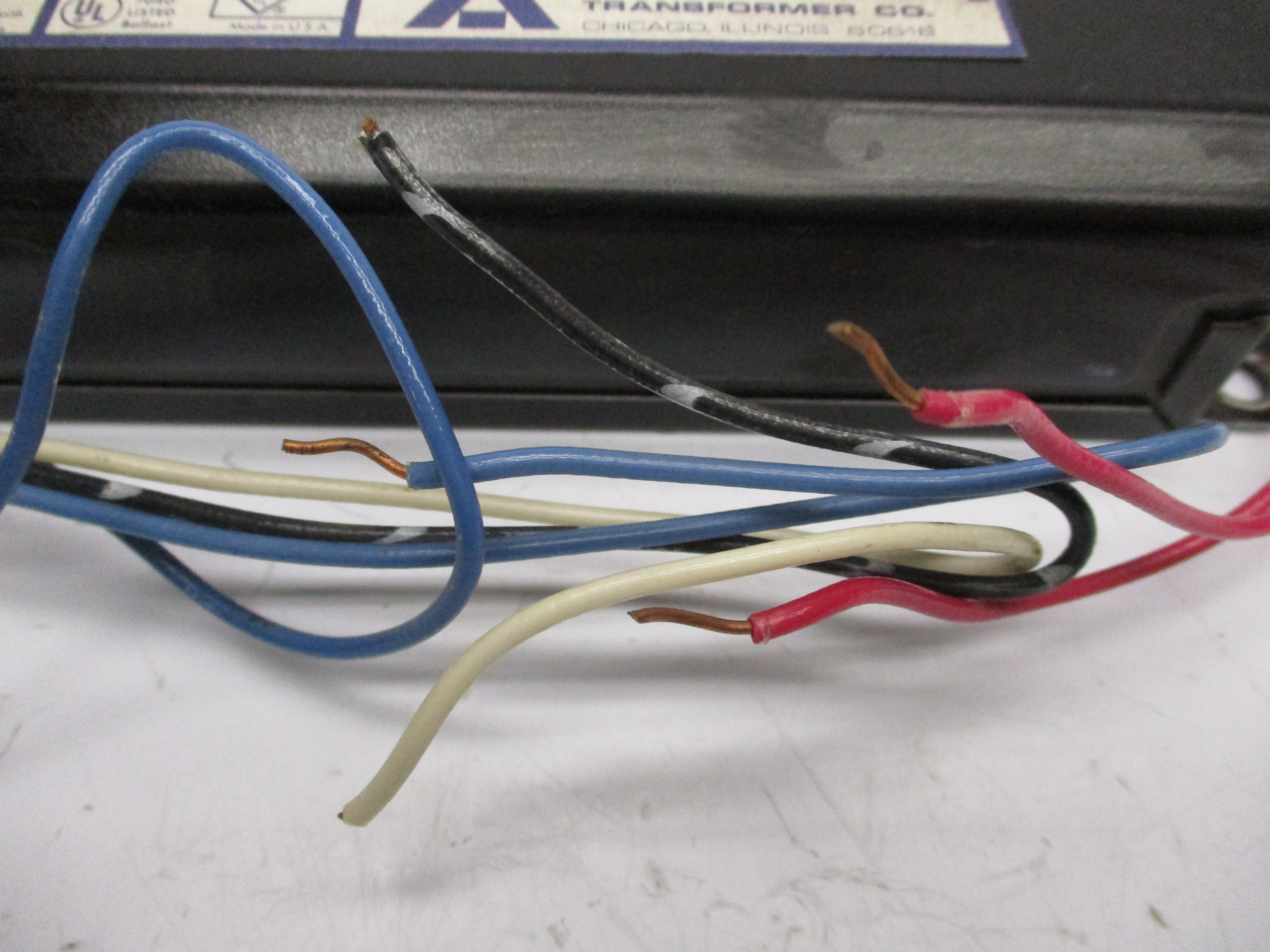 ADVANCE TRANSFORMER V-140-2-TP 277V 0.185A UNMP