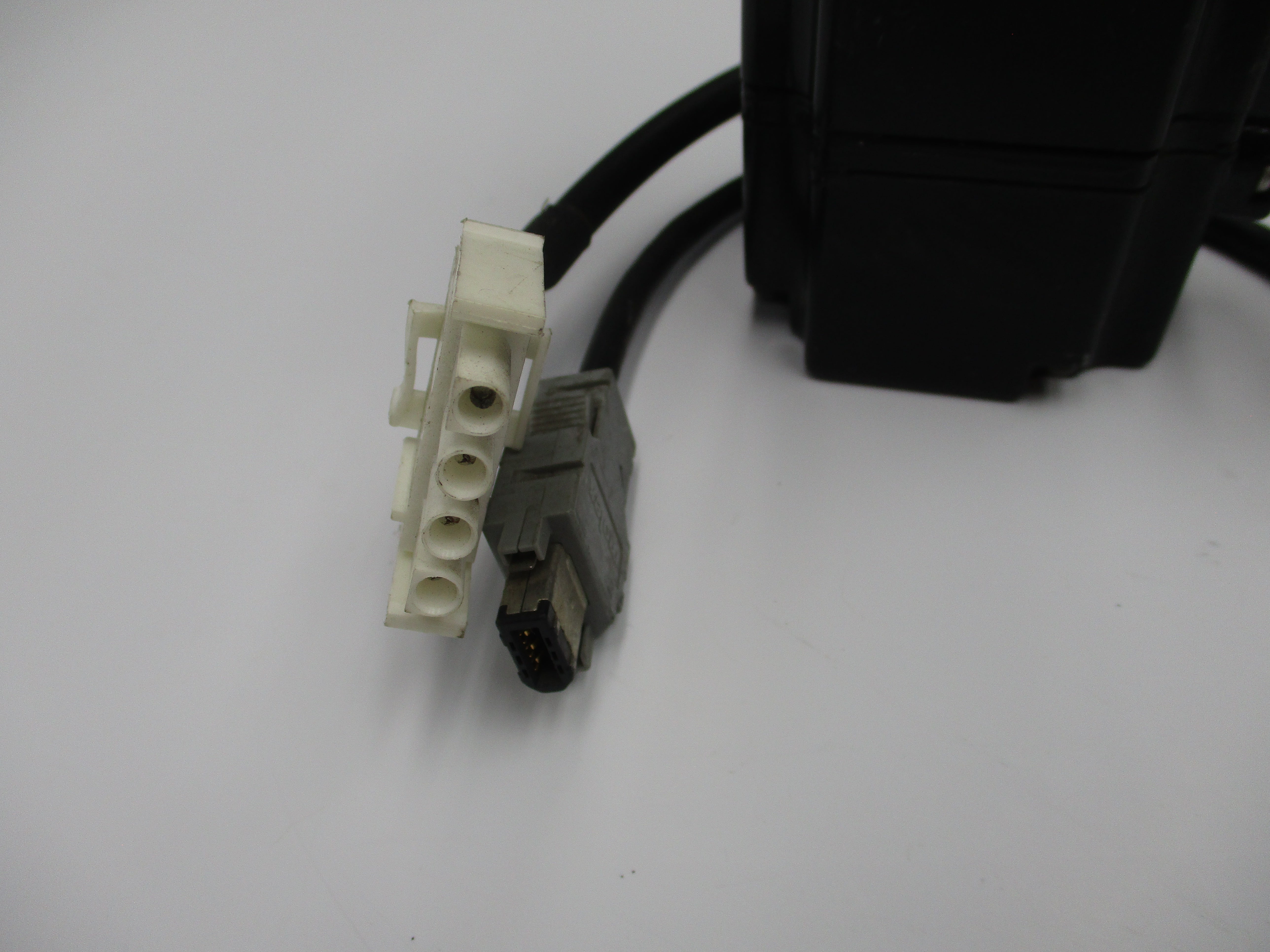 YASKAWA ELECTRIC SGMAH-02BAF41 EPL-W-064-010G-[060-A02] 100V 3A UNMP
