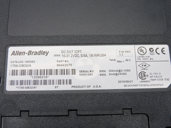 ALLEN BRADLEY 1756-OB32 SER. A F/W 3.2 24VDC 1A  NSMP