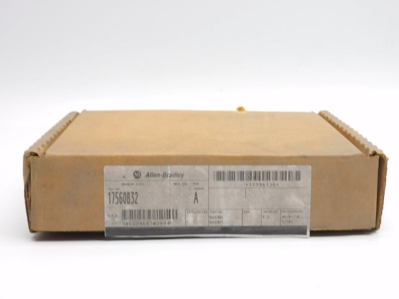 ALLEN BRADLEY 1756-OB32 SER. A F/W 3.2 24VDC 1A  NSMP