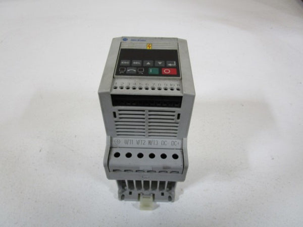 ALLEN BRADLEY 160S-AA03NSF1P1 SER. C F/W 7.03 SPEED CONTROLLER  UNMP