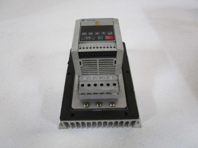 ALLEN BRADLEY 160-AA08PPS1P1 SER. C F/W 7.04 SPEED CONTROLLER  UNMP