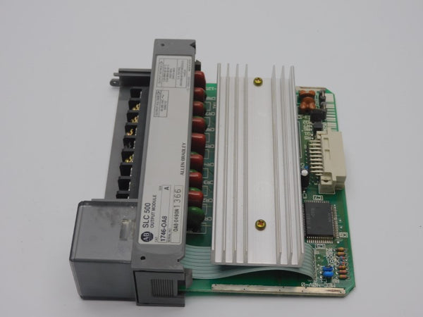 ALLEN BRADLEY 1746-OA8 SER. A 85-265VAC 1.0A (NO DOOR) UNMP