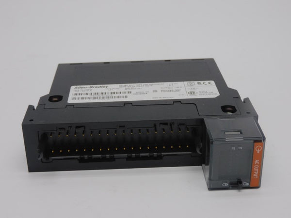 ALLEN BRADLEY 1756-OA16I SER. A F/W 2.1 REV. A01 120/240VAC 2A NSMP