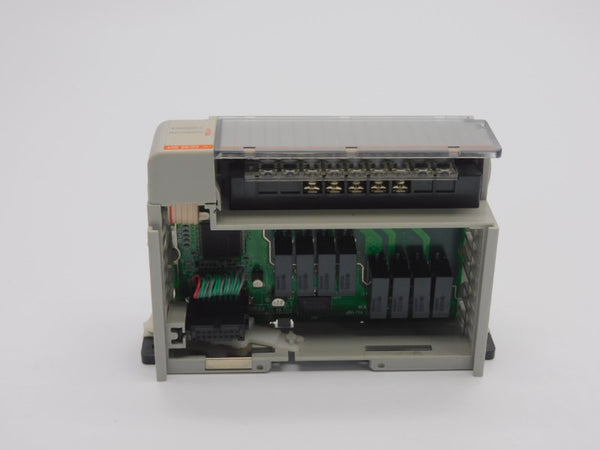 ALLEN BRADLEY 1769-OW8 SER. A F/W 1.1 REV. V 5-265VAC 2.5A NSNP
