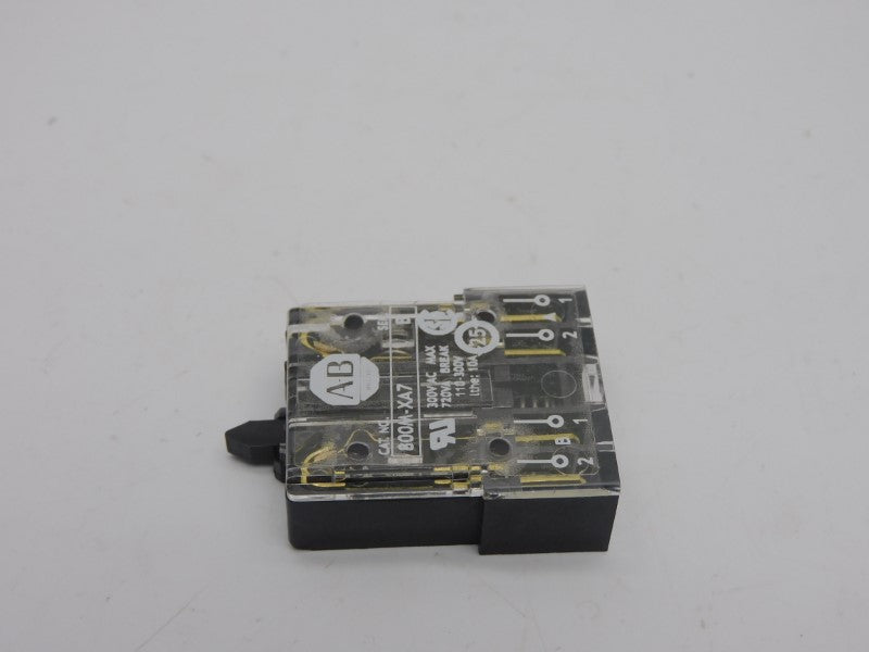 ALLEN BRADLEY 800M-XA7 SER. B 300VAC 10A NSNP