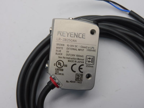 KEYENCE LR-ZB250AN*** 10-30VDC NSMP