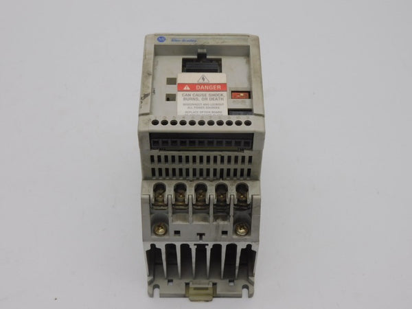 ALLEN BRADLEY 160-AA03NSF1 SER. A F/W 4.04 200-240V 3.6A UNMP