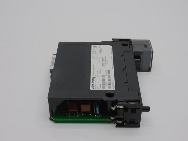 ALLEN BRADLEY 1756-IA32 SER. A F/W 3.3 74-132VAC NSNP