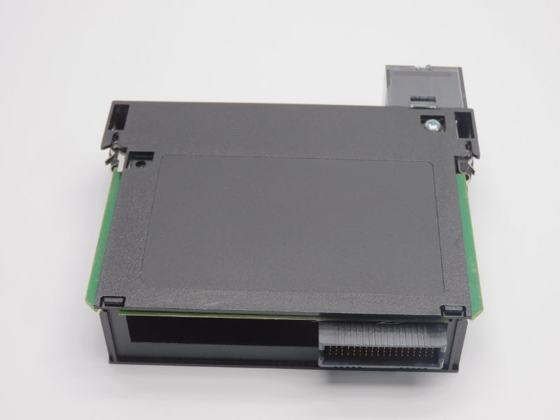 ALLEN BRADLEY 1756-OX8I SER. A F/W 3.003 24VDC NSNP