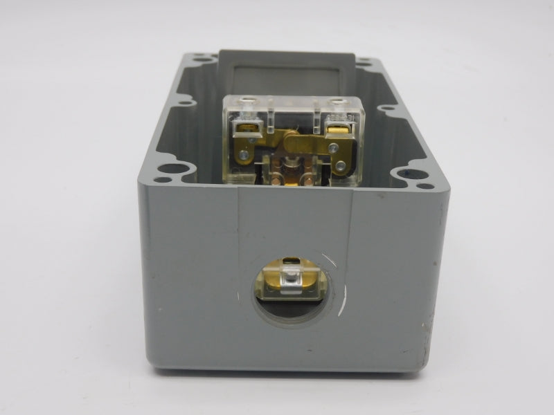 ALLEN BRADLEY 836-C7J SER. B 24-600V 4-150PSI UNMP