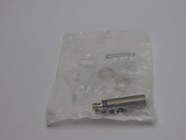 TELEMECANIQUE XS618B1MBU20 24-240V NSMP