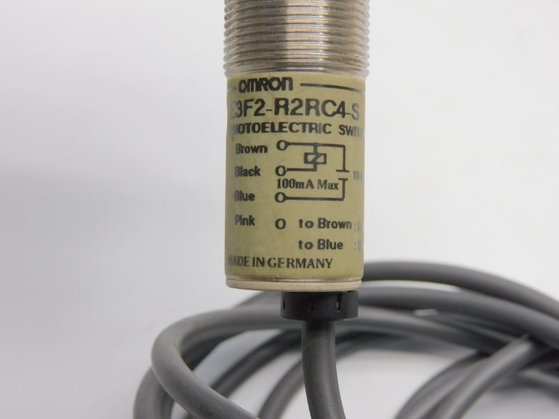 OMRON E3F2-R2RC4-S 10-30VDC UNMP
