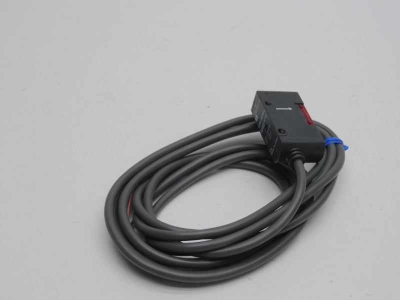 OMRON E3S-AT71-L 10-30VDC NSNP