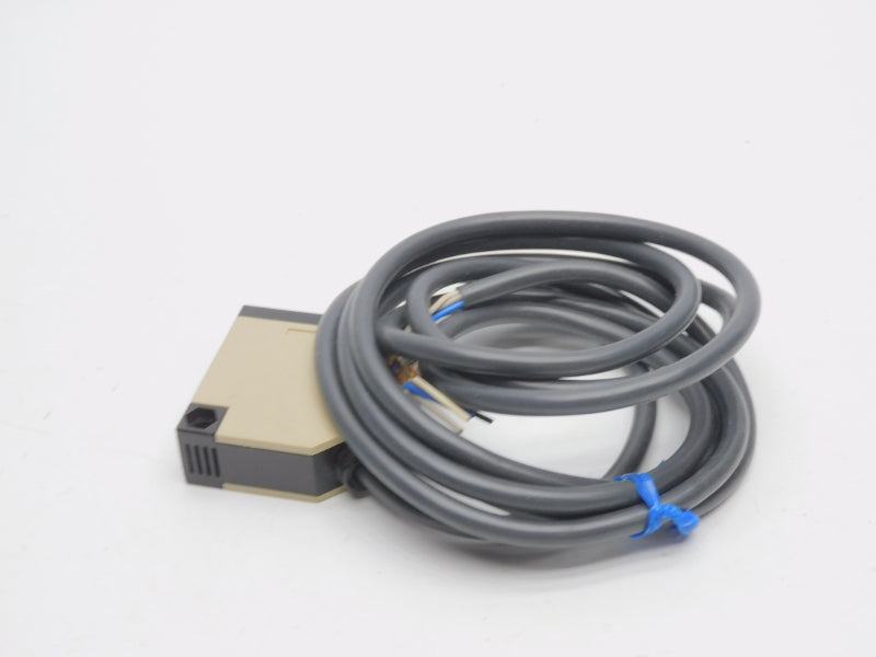 OMRON E3JK-R2M1-US 12-240VDC 3A 2M NSMP