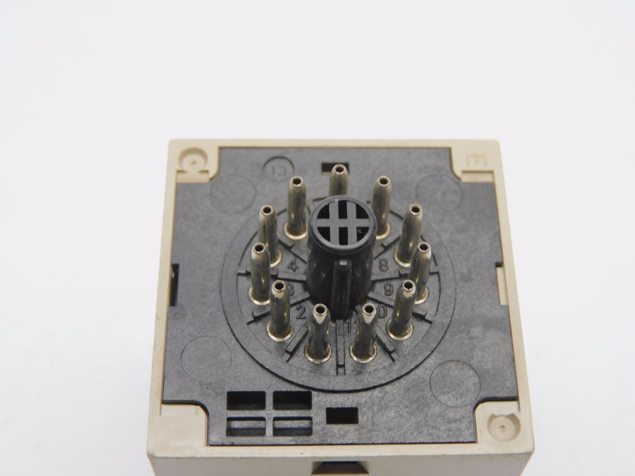 OMRON H3CR-A 100/240VAC 5A UNMP