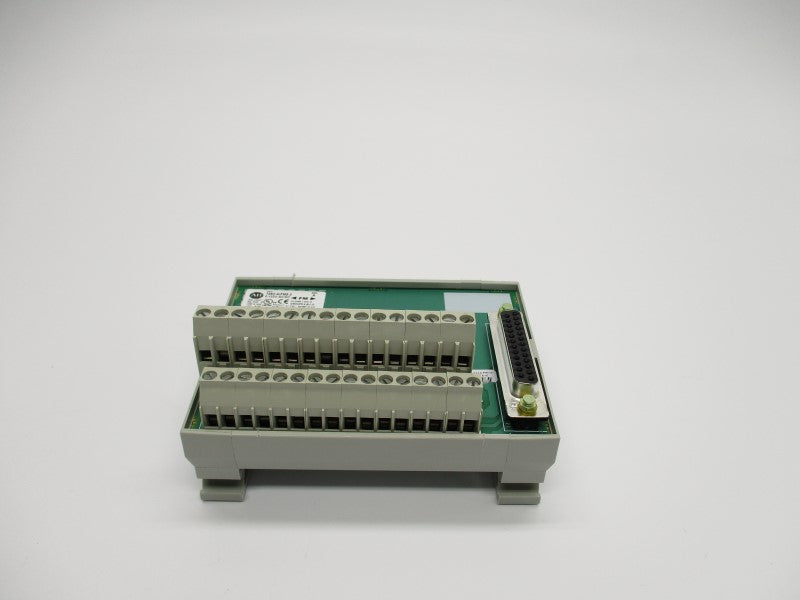 ALLEN BRADLEY 1492-AIFM8-3 SER. A 0-132VAC/DC (BR/WH) NSMP