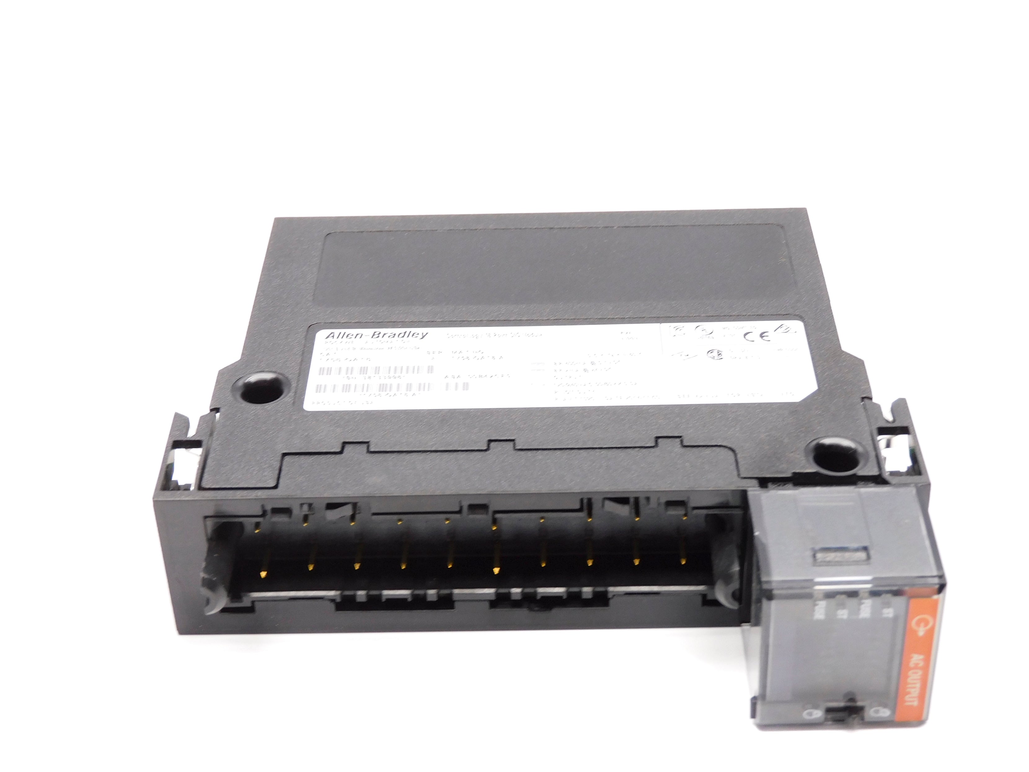ALLEN BRADLEY 1756-OA16 SER. A F/W 3.003 120/240VAC NSMP