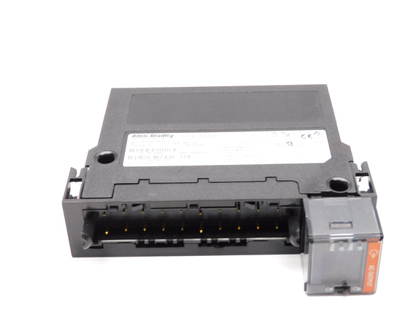 ALLEN BRADLEY 1756-OA16 SER. A F/W 3.003 120/240VAC NSMP