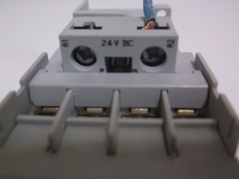 ALLEN BRADLEY 100-C09ZJ400 SER. A CONTACTOR 24VDC  UNMP