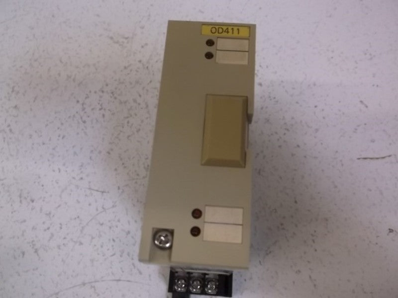 OMRON 3G2A3-OD411 OUTPUT MODULE 8 POINT RELAY  NSNP