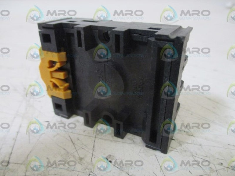 OMRON PF083A RELAY SOCKET  UNMP