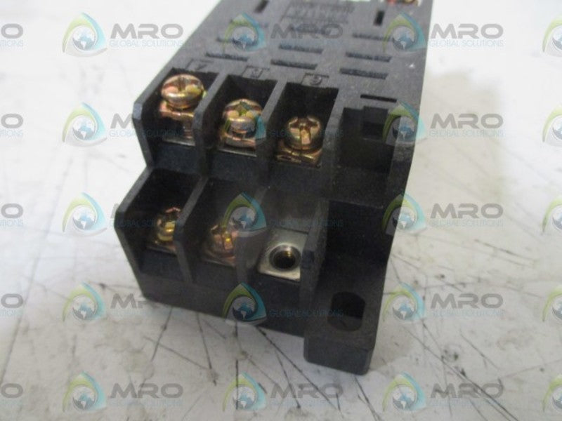 OMRON PTF11A RELAY SOCKET  UNMP
