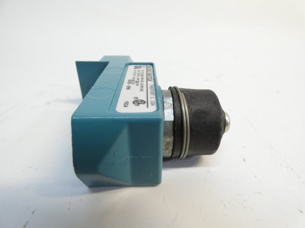 MICRO SWITCH BZV6-2RN 600VAC 15A (AS PICTURED) NSNP