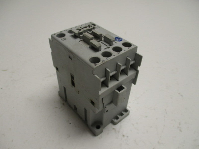 ALLEN BRADLEY 100-C12D01 SER. A  UNMP