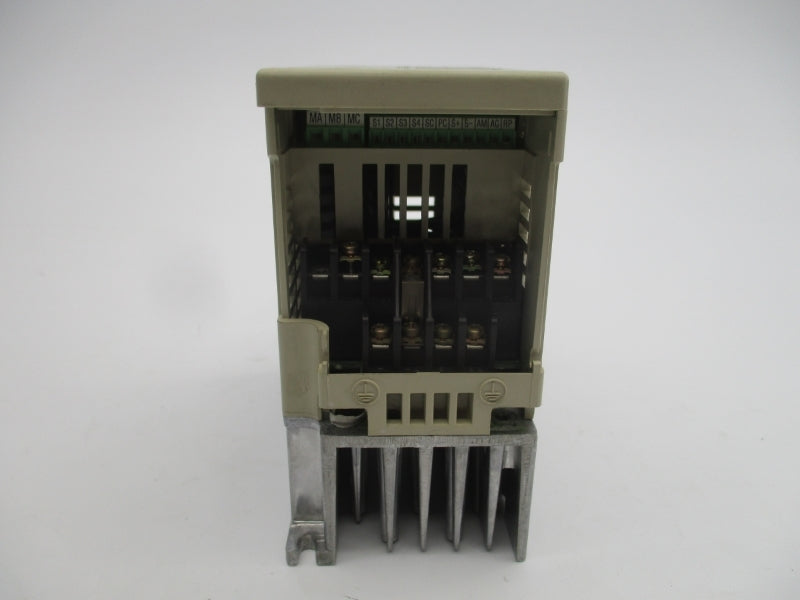 YASKAWA CIMR-V7CCB0P4 200-240V 7.4A UNMP