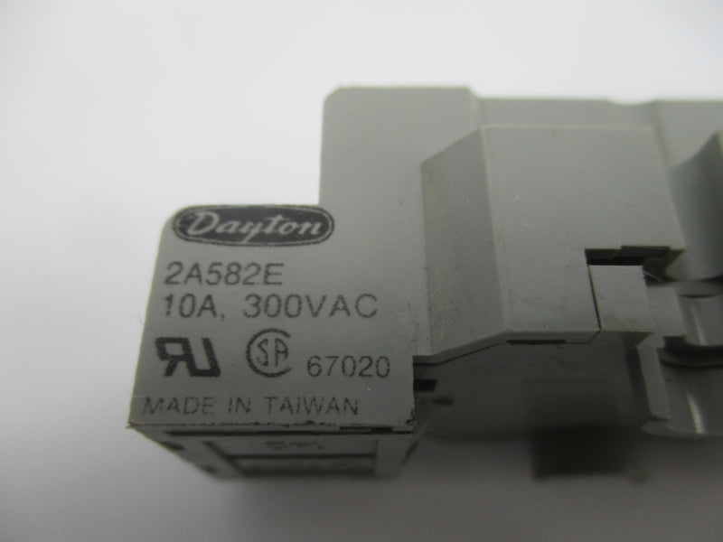 DAYTON 2A582E 300VAC 10A UNMP